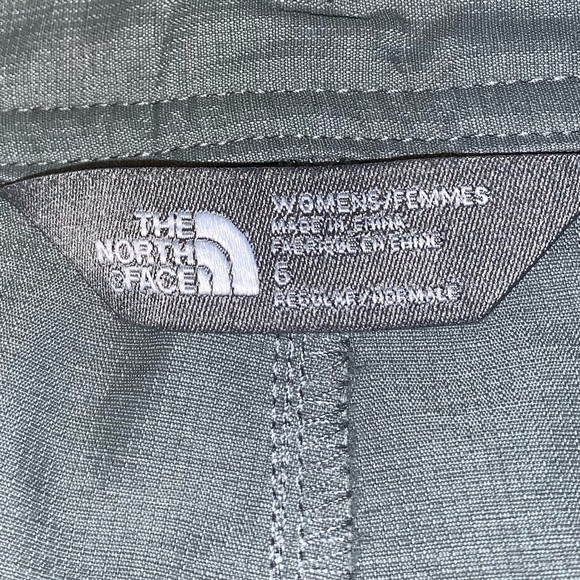 North Face Women’s Shorts Size 6 Nice! - Picture 7 of 8